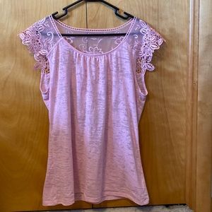 EUC Ariat XL pink lace pullover top